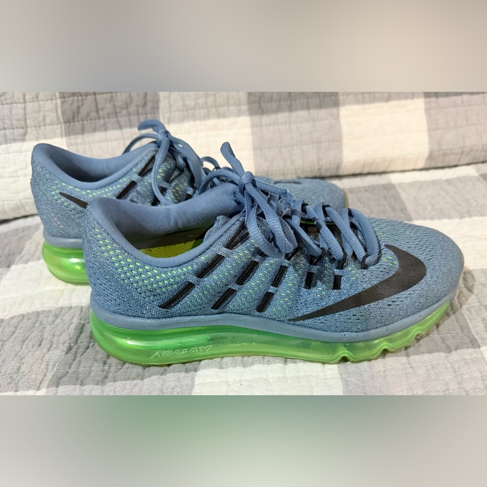 LIKE NEW- Women’s Nike Air Max. Size 6.5/7.